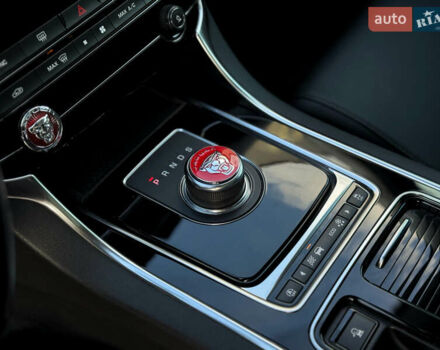 Белый Ягуар XE, объемом двигателя 2 л и пробегом 109 тыс. км за 17900 $, фото 30 на Automoto.ua