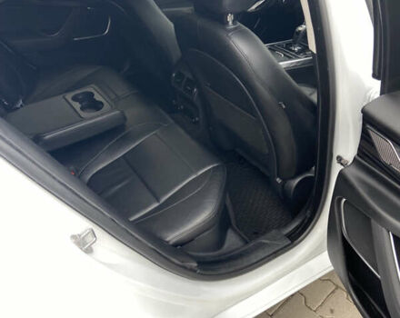 Белый Ягуар XE, объемом двигателя 2 л и пробегом 61 тыс. км за 20999 $, фото 11 на Automoto.ua