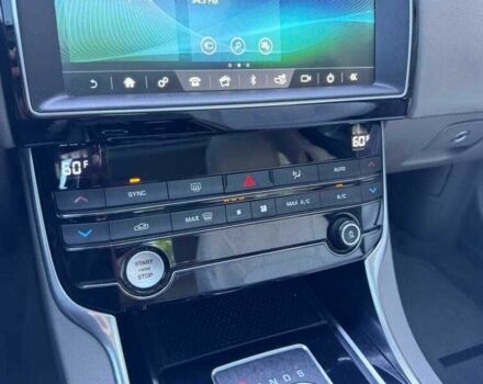 Белый Ягуар XE, объемом двигателя 2 л и пробегом 67 тыс. км за 2800 $, фото 10 на Automoto.ua