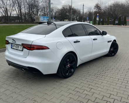 Белый Ягуар XE, объемом двигателя 2 л и пробегом 61 тыс. км за 20999 $, фото 2 на Automoto.ua