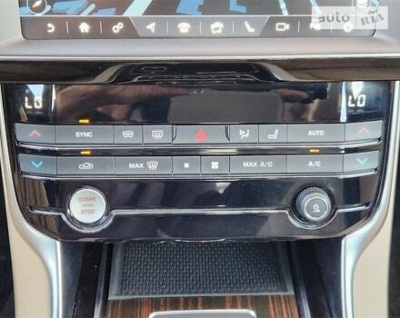 Білий Ягуар XE, об'ємом двигуна 2 л та пробігом 13 тис. км за 3000 $, фото 15 на Automoto.ua