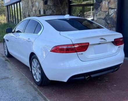 Белый Ягуар XE, объемом двигателя 2 л и пробегом 67 тыс. км за 2800 $, фото 1 на Automoto.ua