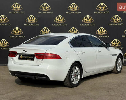Белый Ягуар XE, объемом двигателя 2 л и пробегом 109 тыс. км за 18900 $, фото 5 на Automoto.ua