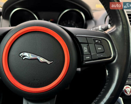 Белый Ягуар XE, объемом двигателя 2 л и пробегом 109 тыс. км за 18900 $, фото 23 на Automoto.ua