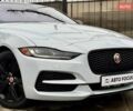 Белый Ягуар XE, объемом двигателя 2 л и пробегом 55 тыс. км за 28990 $, фото 3 на Automoto.ua