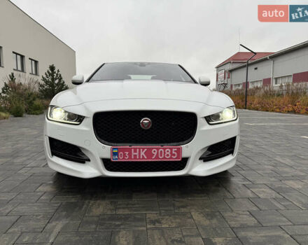Ягуар XE 2019 в Луцке на Automoto.ua Белый Ягуар XE, объемом двигателя 2 л и пробегом 190 тыс. км за 16900 $, фото 2 на Automoto.ua