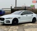 Белый Ягуар XE, объемом двигателя 2 л и пробегом 55 тыс. км за 28990 $, фото 2 на Automoto.ua