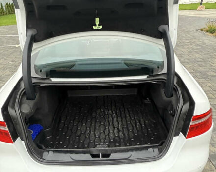 Ягуар XE 2019 в Луцке на Automoto.ua Белый Ягуар XE, объемом двигателя 2 л и пробегом 190 тыс. км за 16900 $, фото 20 на Automoto.ua