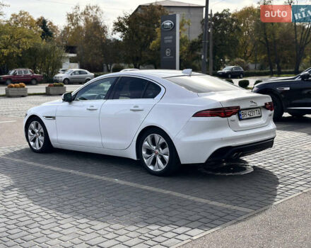 Білий Ягуар XE, об'ємом двигуна 2 л та пробігом 83 тис. км за 26500 $, фото 5 на Automoto.ua