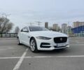 Белый Ягуар XE, объемом двигателя 2 л и пробегом 61 тыс. км за 23000 $, фото 1 на Automoto.ua