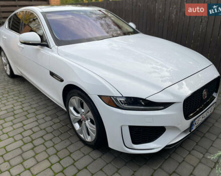 Белый Ягуар XE, объемом двигателя 2 л и пробегом 79 тыс. км за 20500 $, фото 3 на Automoto.ua