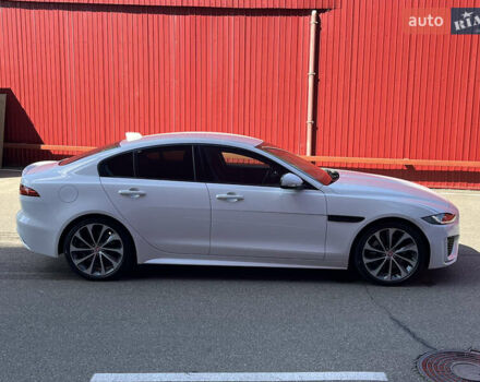 Білий Ягуар XE, об'ємом двигуна 2 л та пробігом 9 тис. км за 41900 $, фото 5 на Automoto.ua