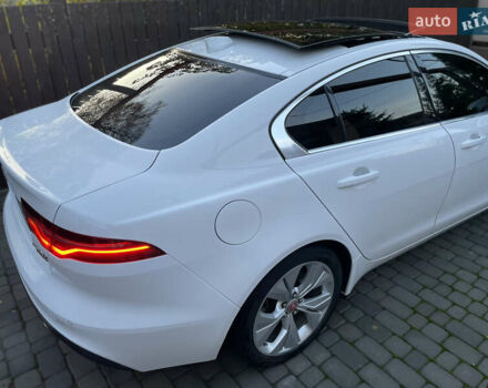 Белый Ягуар XE, объемом двигателя 2 л и пробегом 79 тыс. км за 20500 $, фото 22 на Automoto.ua