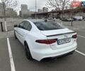Белый Ягуар XE, объемом двигателя 2 л и пробегом 72 тыс. км за 23500 $, фото 1 на Automoto.ua