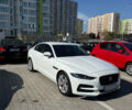 Белый Ягуар XE, объемом двигателя 2 л и пробегом 85 тыс. км за 24499 $, фото 1 на Automoto.ua