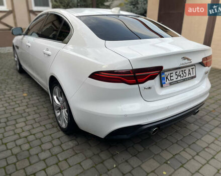 Белый Ягуар XE, объемом двигателя 2 л и пробегом 79 тыс. км за 20500 $, фото 6 на Automoto.ua