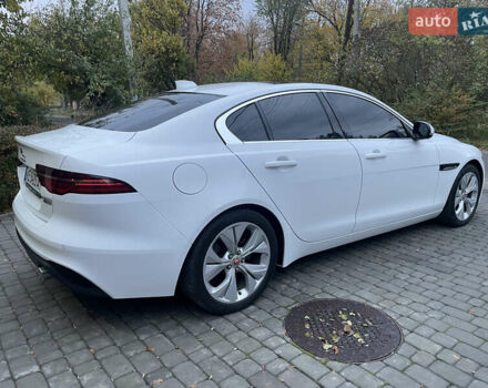 Белый Ягуар XE, объемом двигателя 2 л и пробегом 79 тыс. км за 20500 $, фото 8 на Automoto.ua