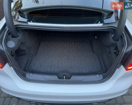 Белый Ягуар XE, объемом двигателя 2 л и пробегом 79 тыс. км за 20500 $, фото 24 на Automoto.ua