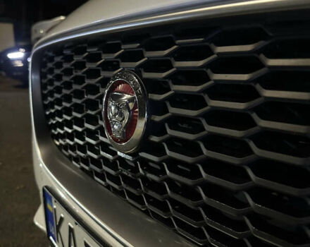 Белый Ягуар XE, объемом двигателя 2 л и пробегом 87 тыс. км за 24800 $, фото 32 на Automoto.ua