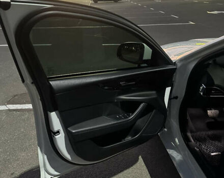 Белый Ягуар XE, объемом двигателя 2 л и пробегом 87 тыс. км за 24800 $, фото 8 на Automoto.ua