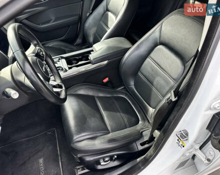 Білий Ягуар XE, об'ємом двигуна 2 л та пробігом 83 тис. км за 26500 $, фото 9 на Automoto.ua