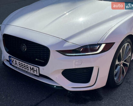 Білий Ягуар XE, об'ємом двигуна 2 л та пробігом 9 тис. км за 41900 $, фото 3 на Automoto.ua