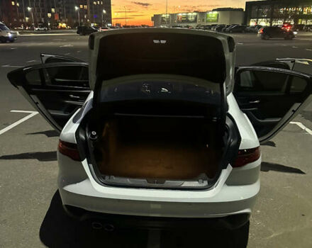 Белый Ягуар XE, объемом двигателя 2 л и пробегом 87 тыс. км за 24800 $, фото 18 на Automoto.ua