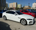 Белый Ягуар XE, объемом двигателя 2 л и пробегом 85 тыс. км за 24499 $, фото 1 на Automoto.ua