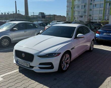 Белый Ягуар XE, объемом двигателя 2 л и пробегом 85 тыс. км за 24499 $, фото 3 на Automoto.ua