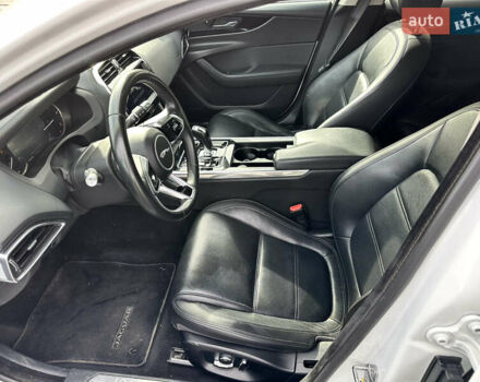 Білий Ягуар XE, об'ємом двигуна 2 л та пробігом 83 тис. км за 26500 $, фото 8 на Automoto.ua