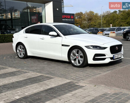 Білий Ягуар XE, об'ємом двигуна 2 л та пробігом 83 тис. км за 26500 $, фото 2 на Automoto.ua