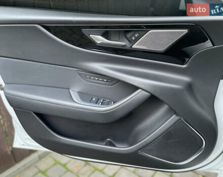 Белый Ягуар XE, объемом двигателя 2 л и пробегом 79 тыс. км за 20500 $, фото 18 на Automoto.ua