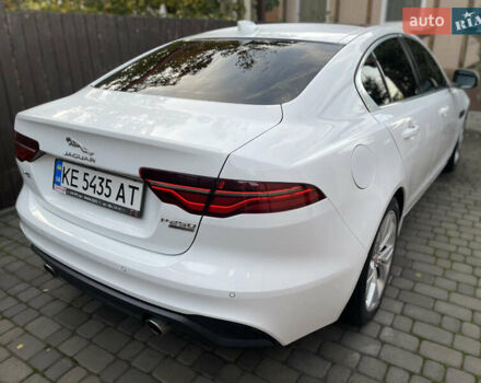 Белый Ягуар XE, объемом двигателя 2 л и пробегом 79 тыс. км за 20500 $, фото 4 на Automoto.ua