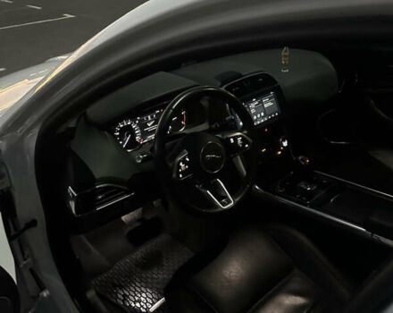 Белый Ягуар XE, объемом двигателя 2 л и пробегом 87 тыс. км за 24800 $, фото 9 на Automoto.ua