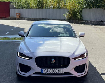 Білий Ягуар XE, об'ємом двигуна 2 л та пробігом 9 тис. км за 41900 $, фото 2 на Automoto.ua