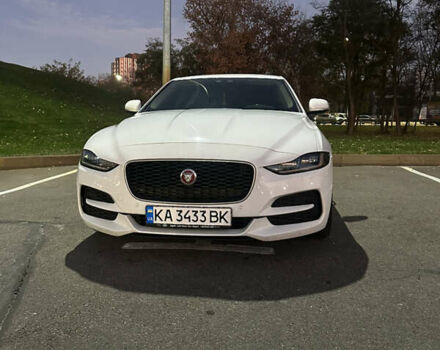 Белый Ягуар XE, объемом двигателя 2 л и пробегом 87 тыс. км за 24800 $, фото 1 на Automoto.ua