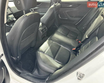 Білий Ягуар XE, об'ємом двигуна 2 л та пробігом 83 тис. км за 26500 $, фото 12 на Automoto.ua