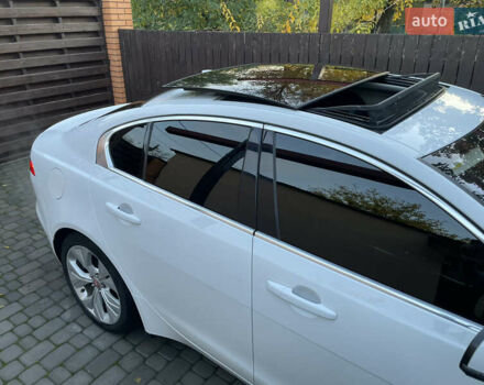 Белый Ягуар XE, объемом двигателя 2 л и пробегом 79 тыс. км за 20500 $, фото 21 на Automoto.ua