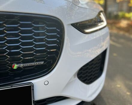 Білий Ягуар XE, об'ємом двигуна 2 л та пробігом 9 тис. км за 48000 $, фото 10 на Automoto.ua