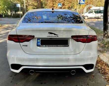Білий Ягуар XE, об'ємом двигуна 2 л та пробігом 9 тис. км за 48000 $, фото 4 на Automoto.ua