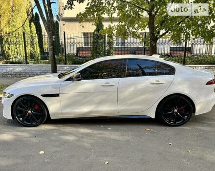 Білий Ягуар XE, об'ємом двигуна 2 л та пробігом 9 тис. км за 48000 $, фото 1 на Automoto.ua