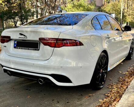 Белый Ягуар XE, объемом двигателя 2 л и пробегом 9 тыс. км за 48984 $, фото 2 на Automoto.ua