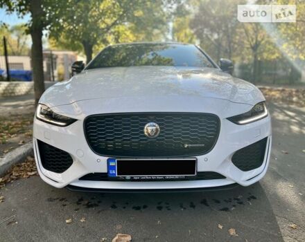Білий Ягуар XE, об'ємом двигуна 2 л та пробігом 9 тис. км за 48000 $, фото 9 на Automoto.ua