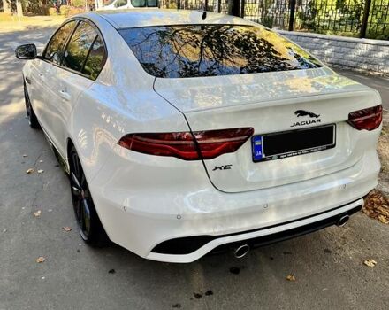 Білий Ягуар XE, об'ємом двигуна 2 л та пробігом 9 тис. км за 48000 $, фото 5 на Automoto.ua