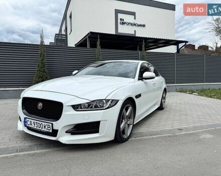 Белый Ягуар XE, объемом двигателя 2 л и пробегом 160 тыс. км за 15500 $, фото 1 на Automoto.ua