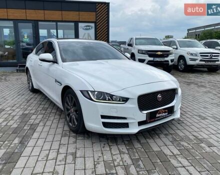 Белый Ягуар XE, объемом двигателя 2 л и пробегом 145 тыс. км за 13400 $, фото 1 на Automoto.ua