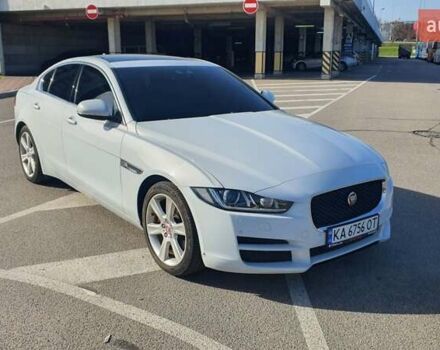 Белый Ягуар XE, объемом двигателя 2 л и пробегом 180 тыс. км за 16500 $, фото 1 на Automoto.ua