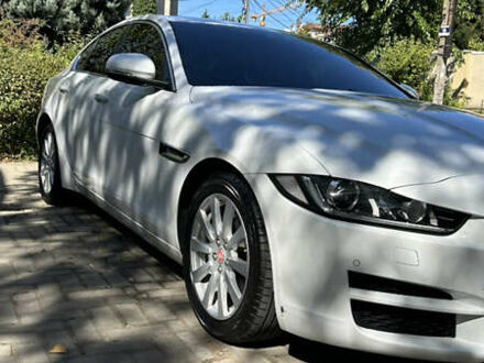 Белый Ягуар XE, объемом двигателя 2 л и пробегом 115 тыс. км за 14500 $, фото 1 на Automoto.ua