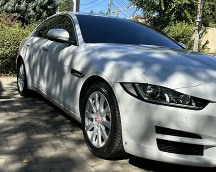 Белый Ягуар XE, объемом двигателя 2 л и пробегом 115 тыс. км за 14500 $, фото 1 на Automoto.ua