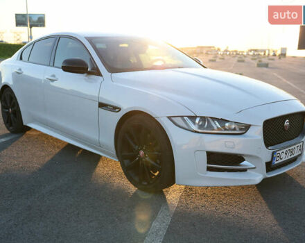 Белый Ягуар XE, объемом двигателя 2 л и пробегом 136 тыс. км за 19000 $, фото 1 на Automoto.ua